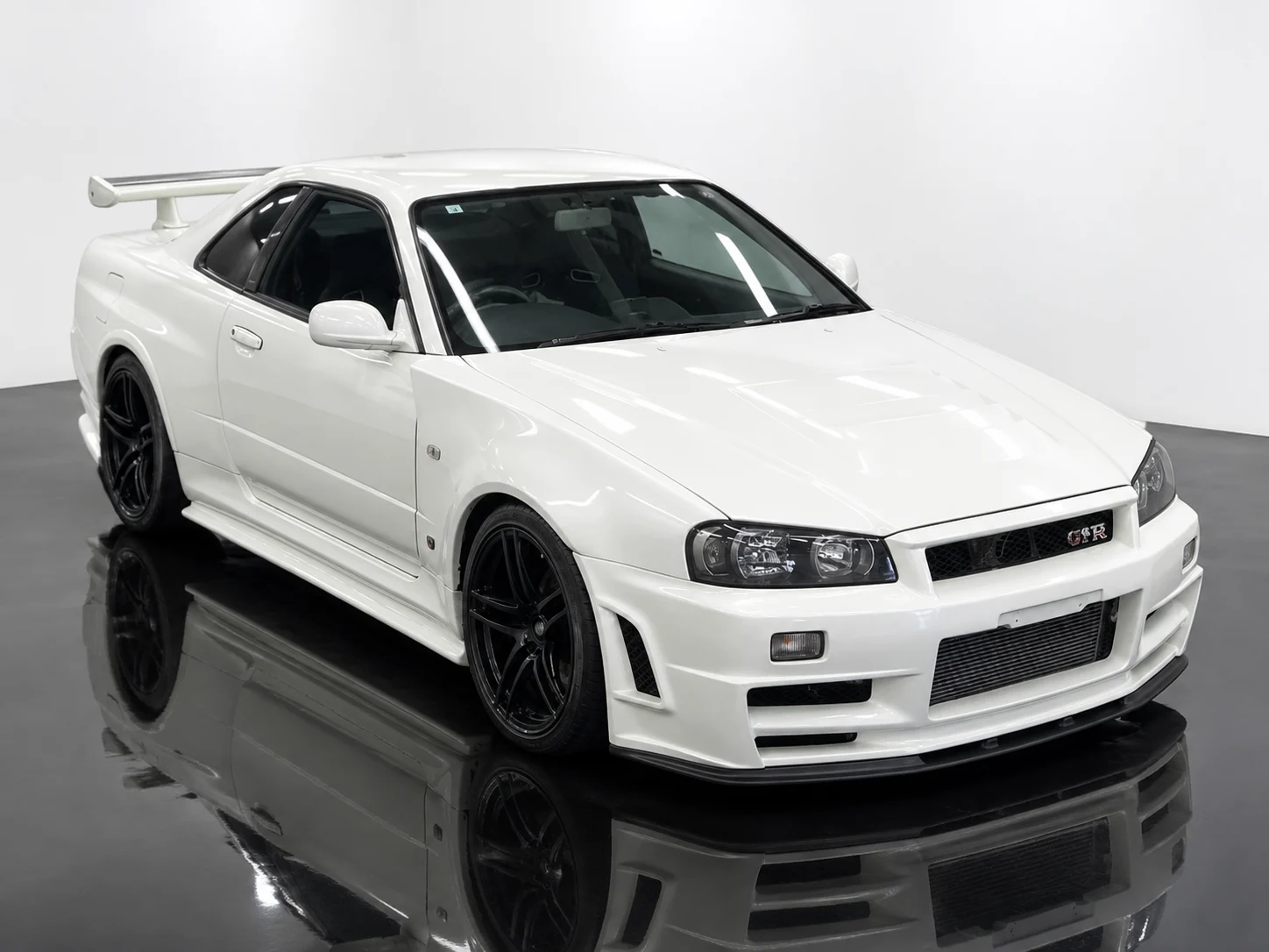 Nissan Skyline GT-R V-Spec 2001, auction grade 4