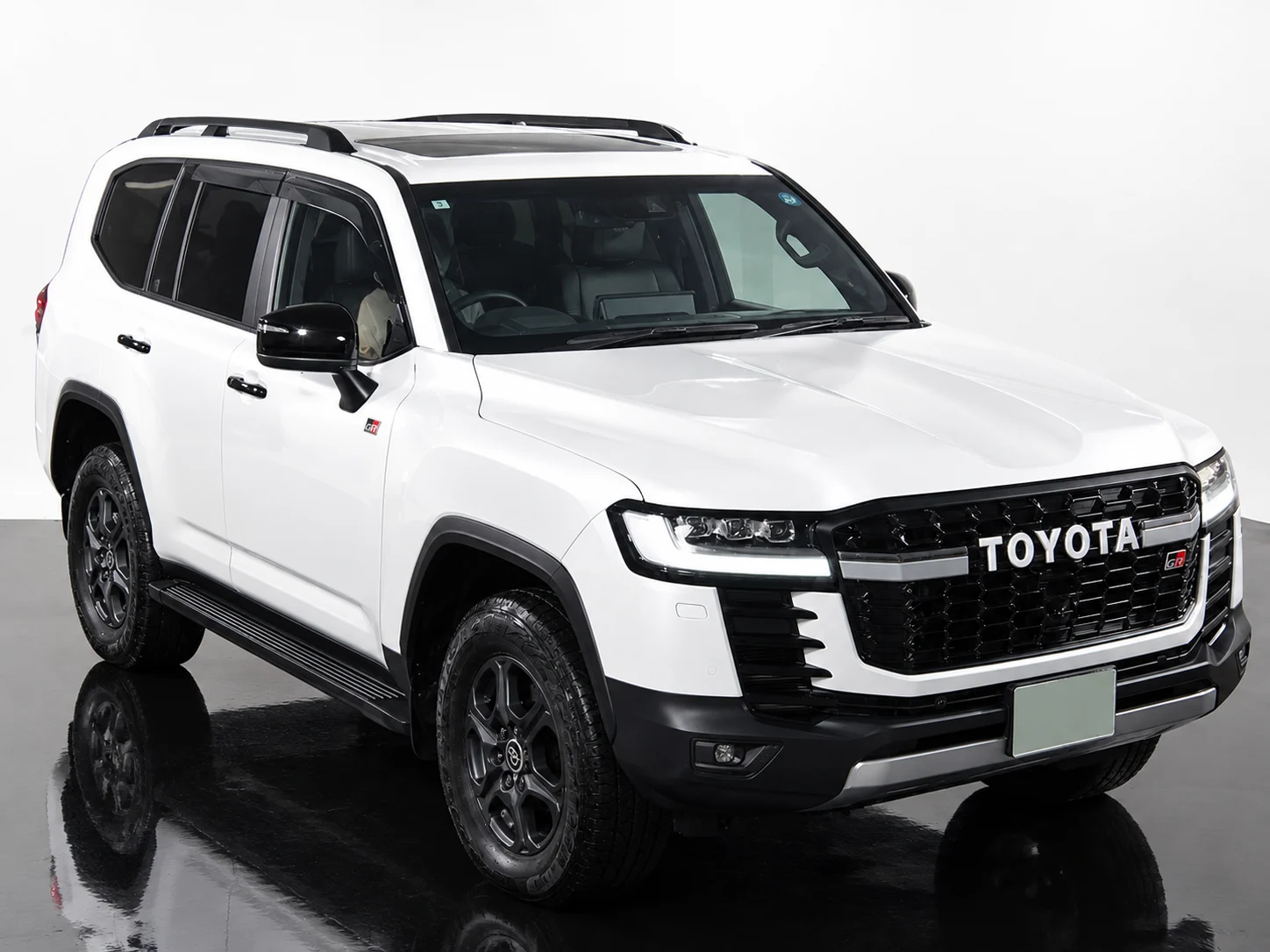 Toyota Land Cruiser GR Sport 2024, auction grade 6