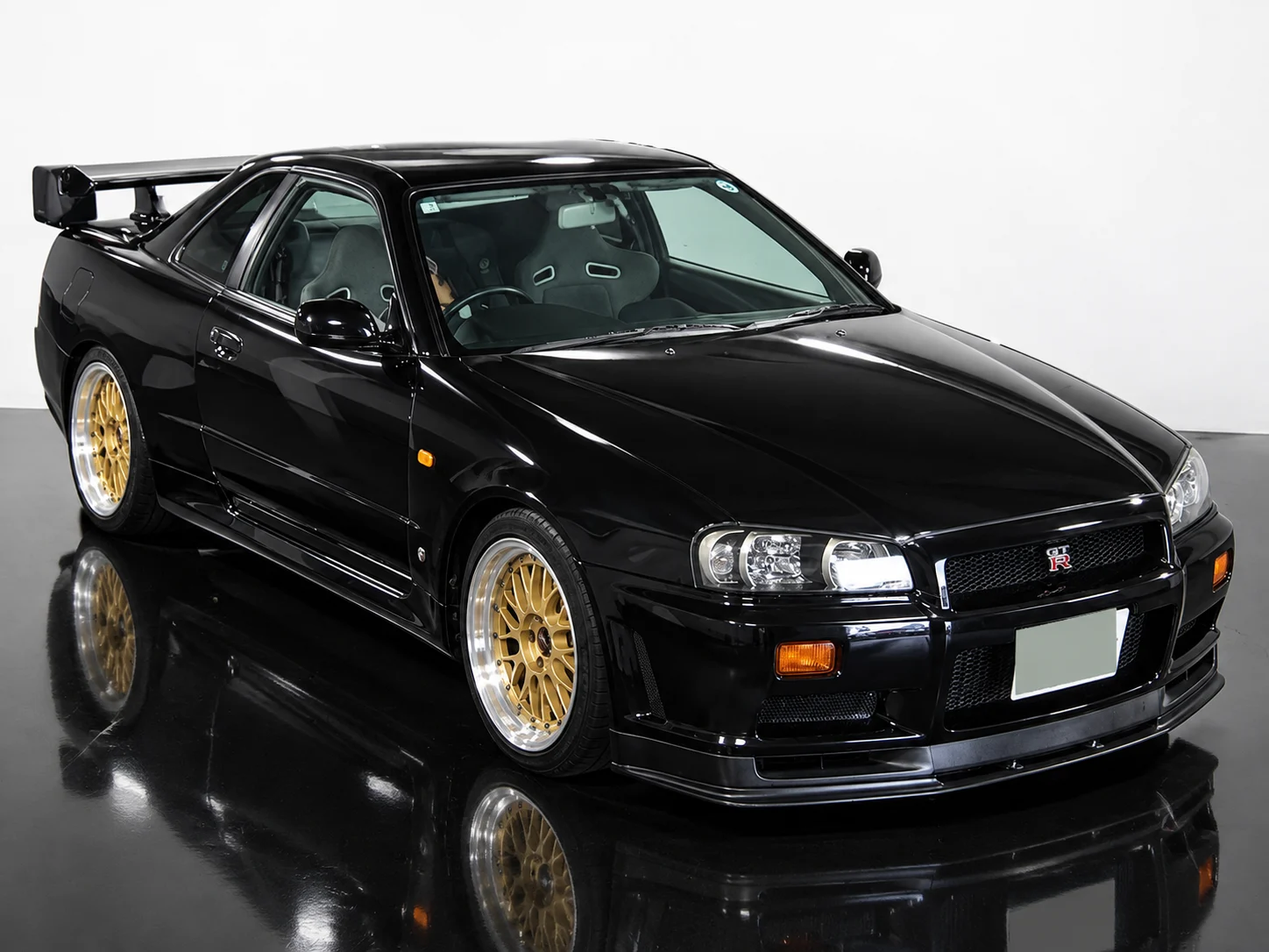 Nissan Skyline GT-R V-Spec 1999, auction grade 4.5