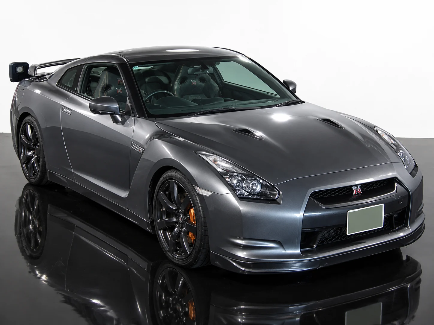 Nissan GT-R 2009, auction grade 4.5