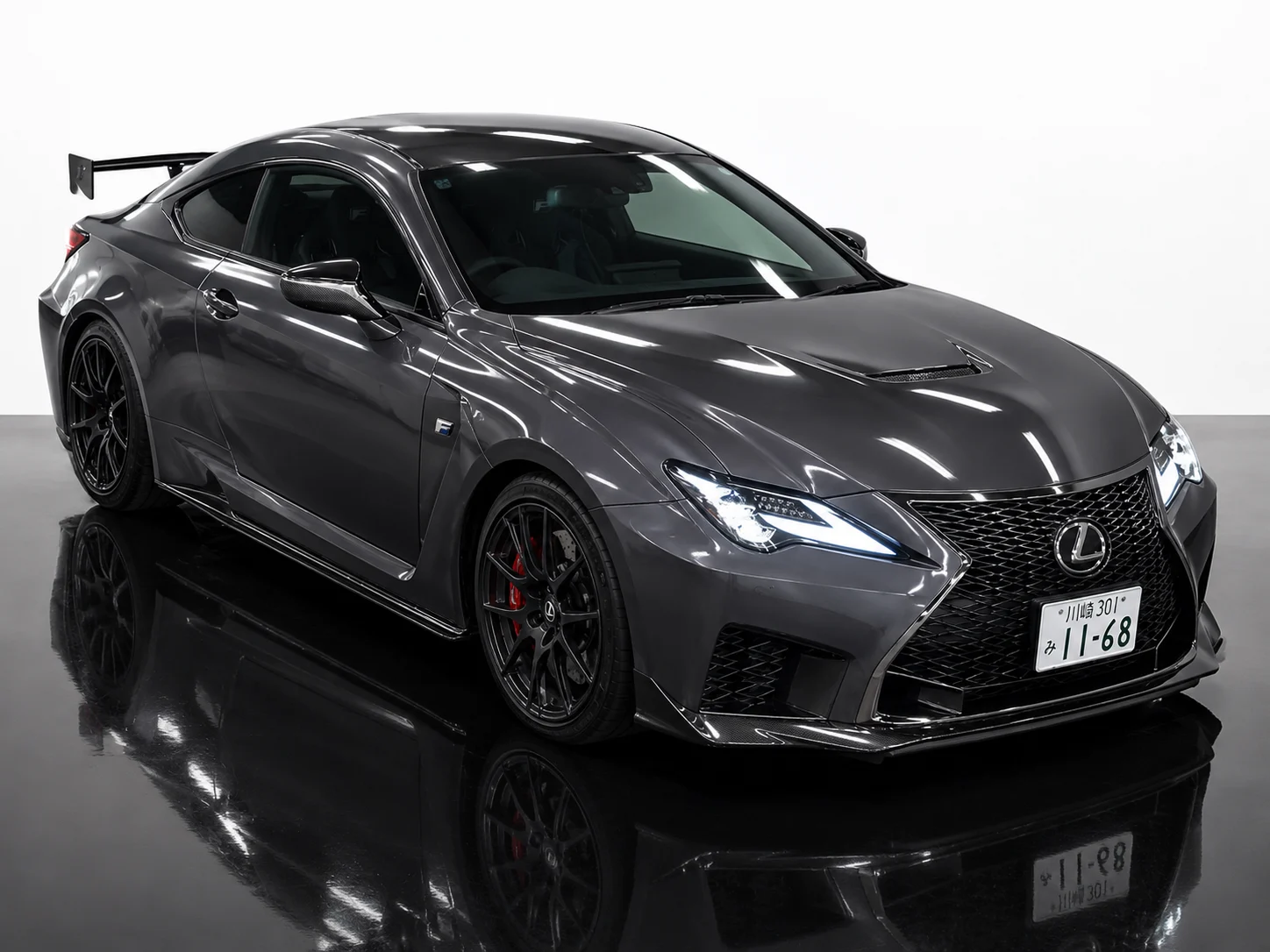 Lexus RC F 2023, auction grade 5
