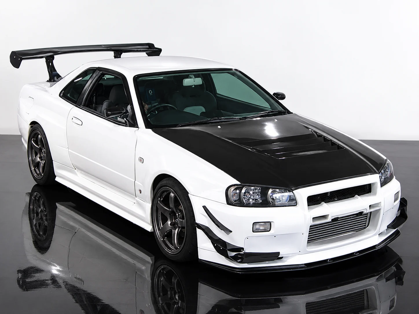 Nissan Skyline 1999, auction grade 4