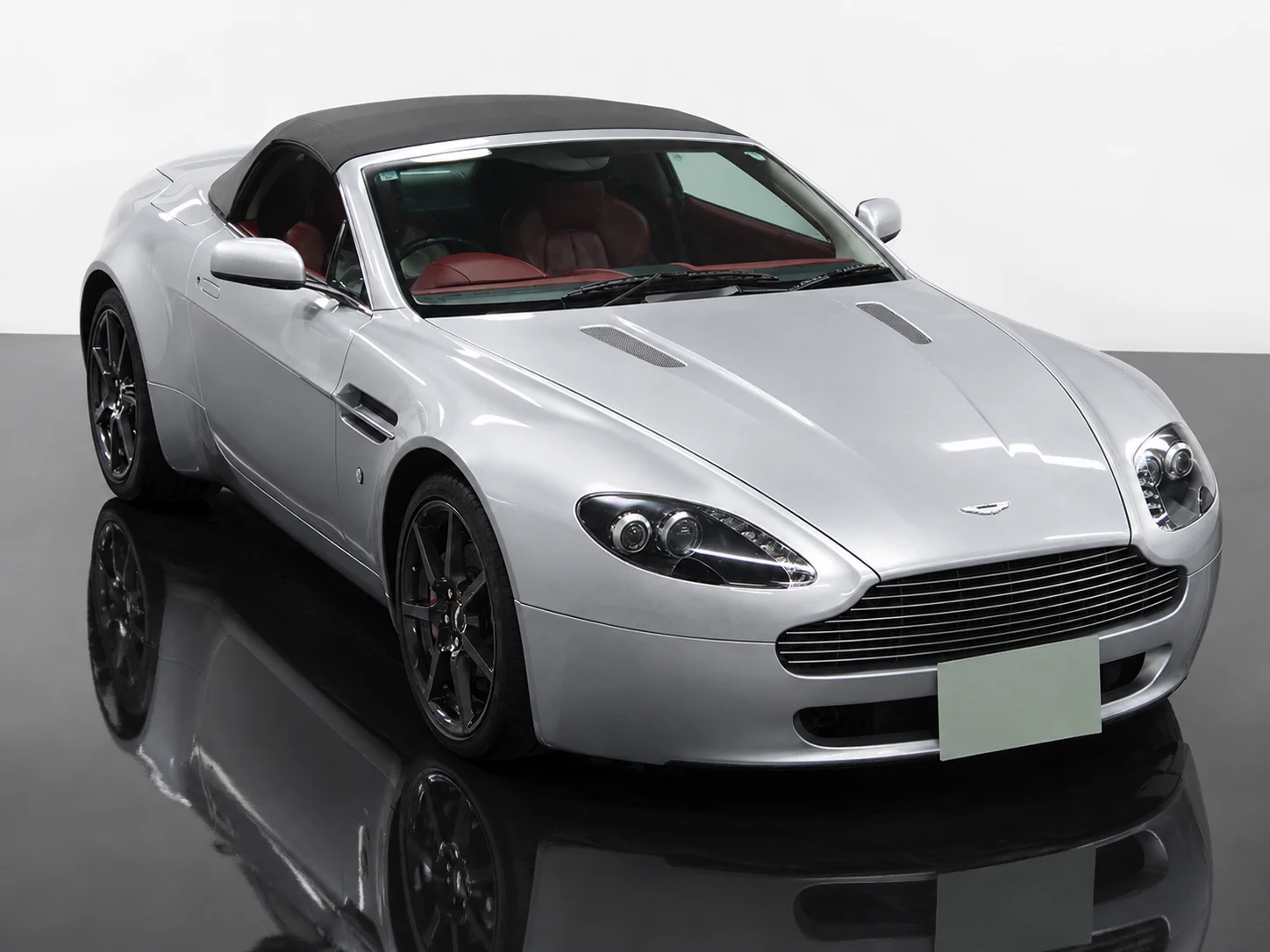 Aston Martin V8 Vantage 2007, auction grade 4.5