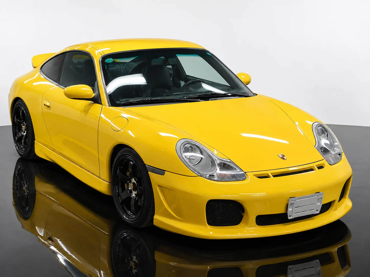 Porsche 911 2000, auction grade 4