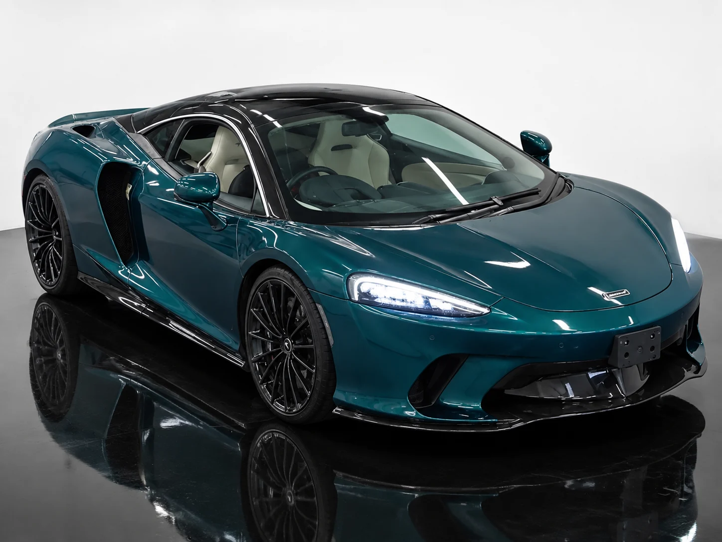 McLaren GT 2023, auction grade 4.5