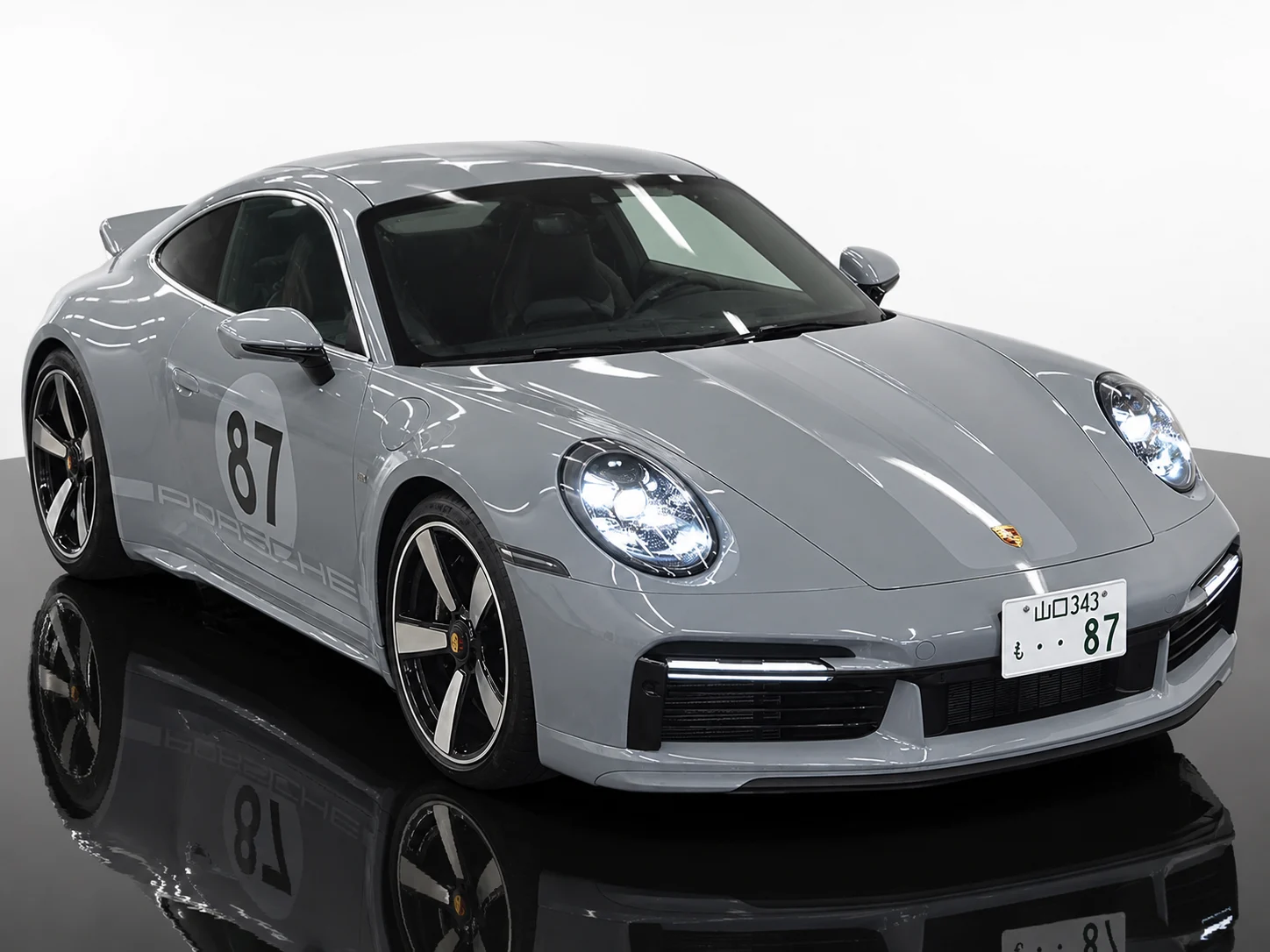 Porsche 911 2023, auction grade 5