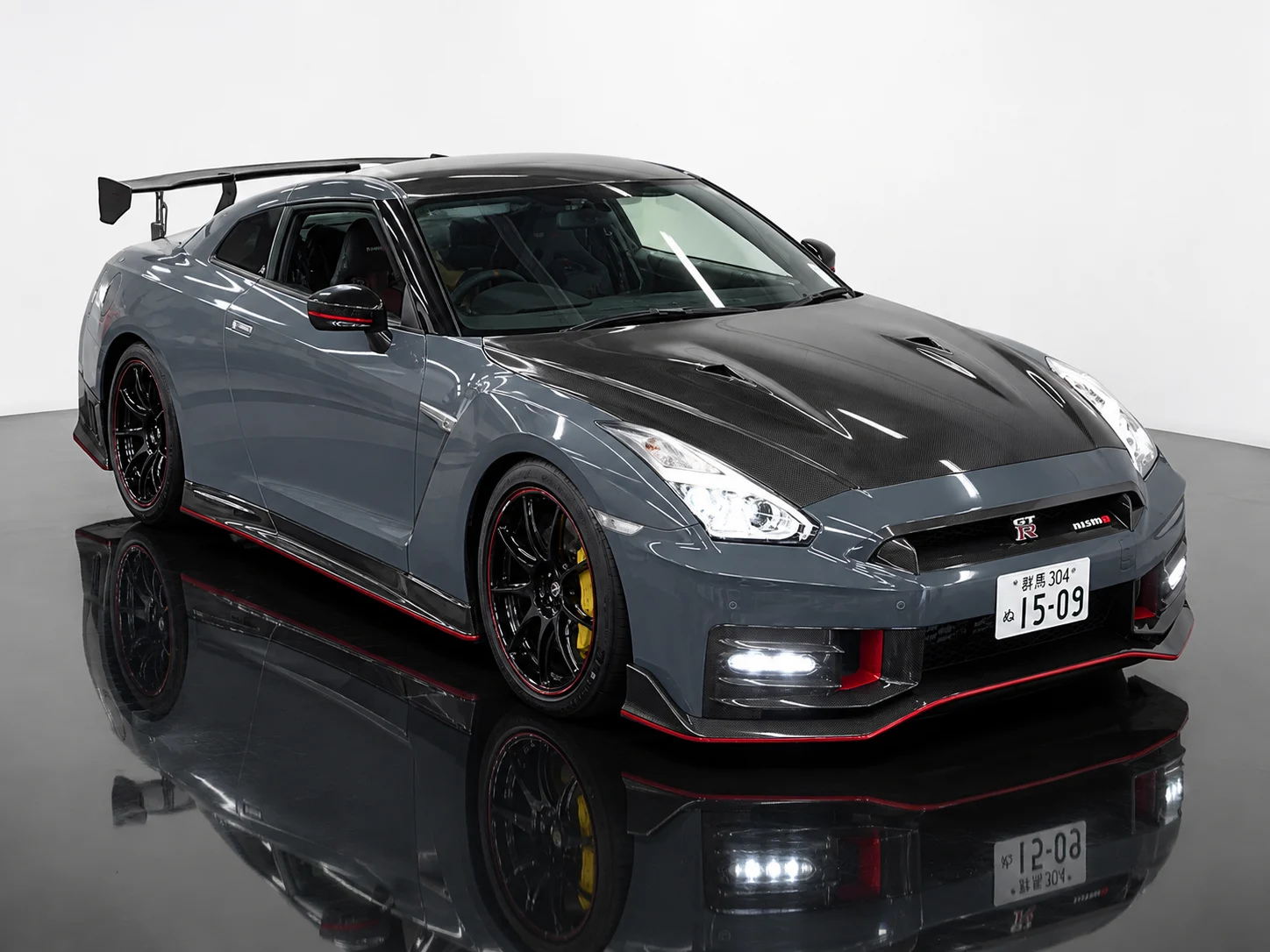 Nissan GT-R Nismo 2025, auction grade 6