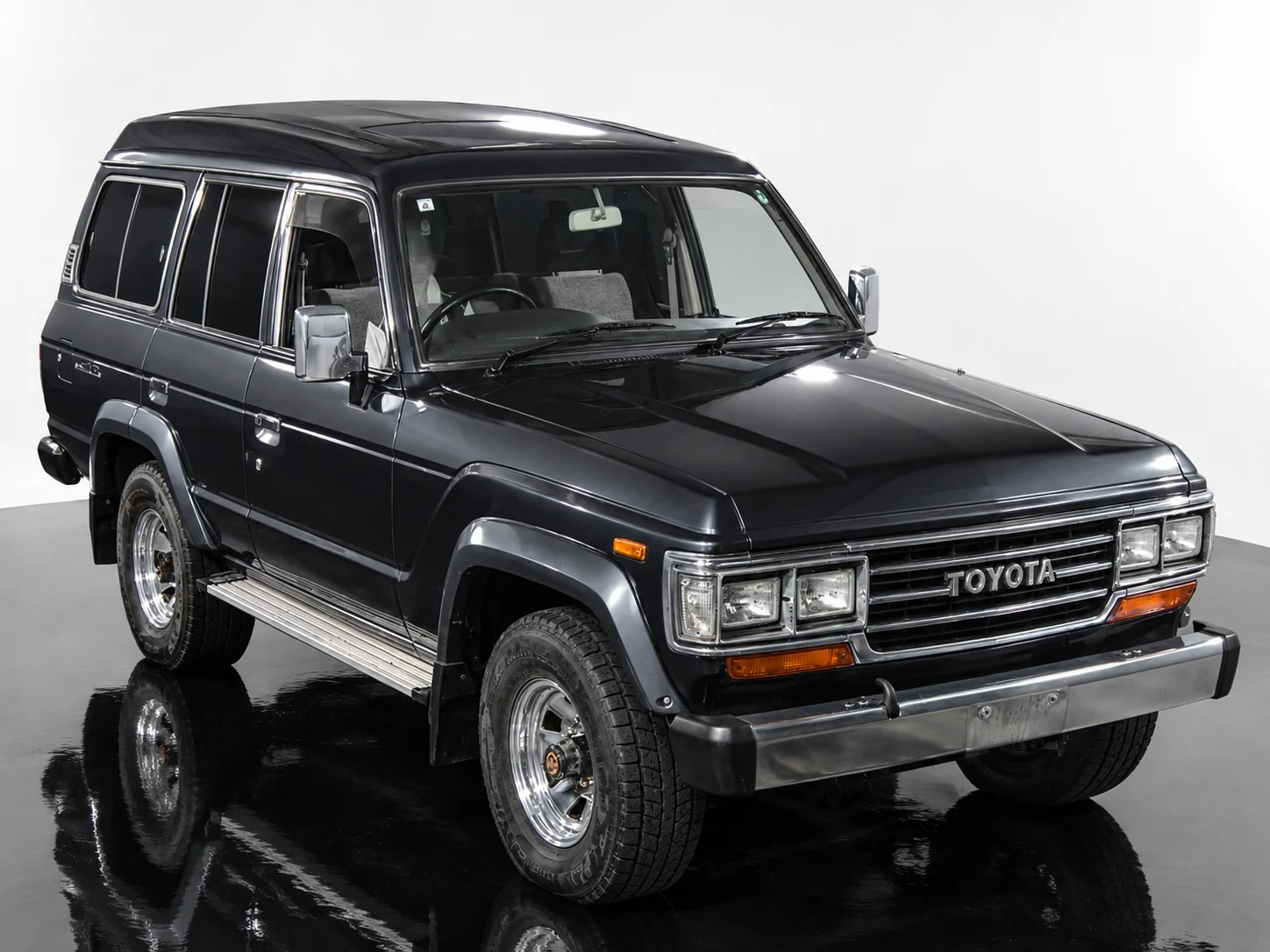 Toyota Land Cruiser 60 1989, auction grade 4.5