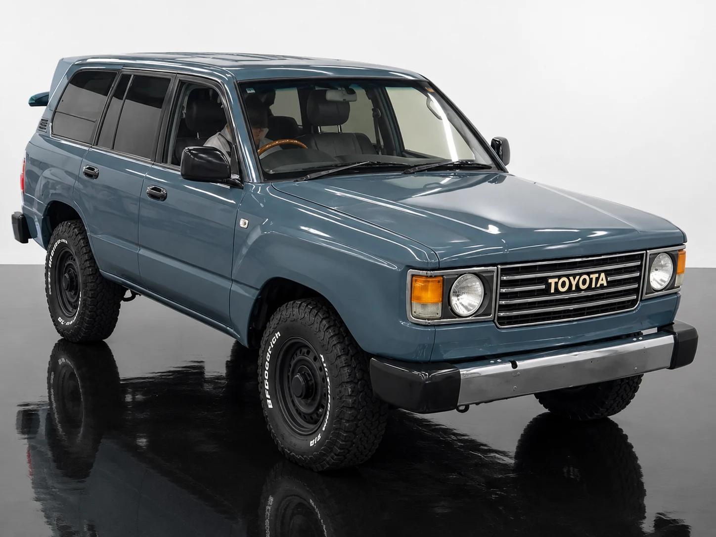 Toyota Land Cruiser 100 1998, auction grade 4