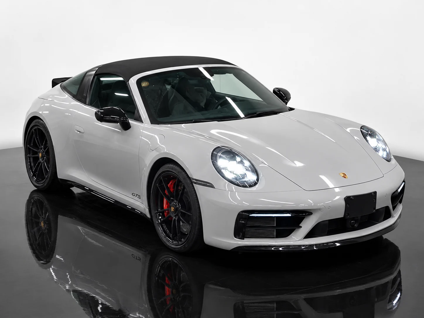 Porsche 911 2023, auction grade 5